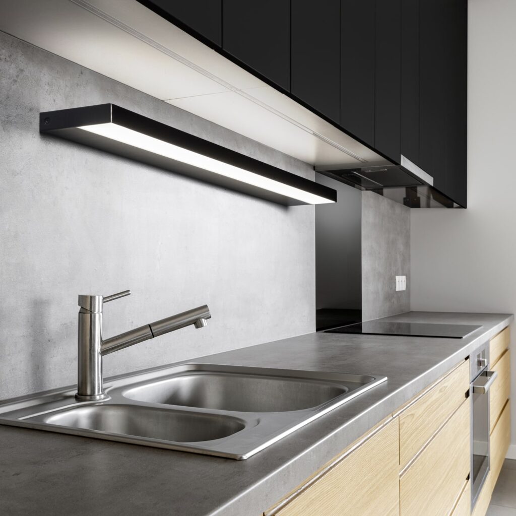 SLATE_18_2039.22_Milieu-min-1024x1024.jpg KITEO SHADE LED Leuchte für Spiegelbeleuchtung und stilvolle Innenraumbeleuchtung