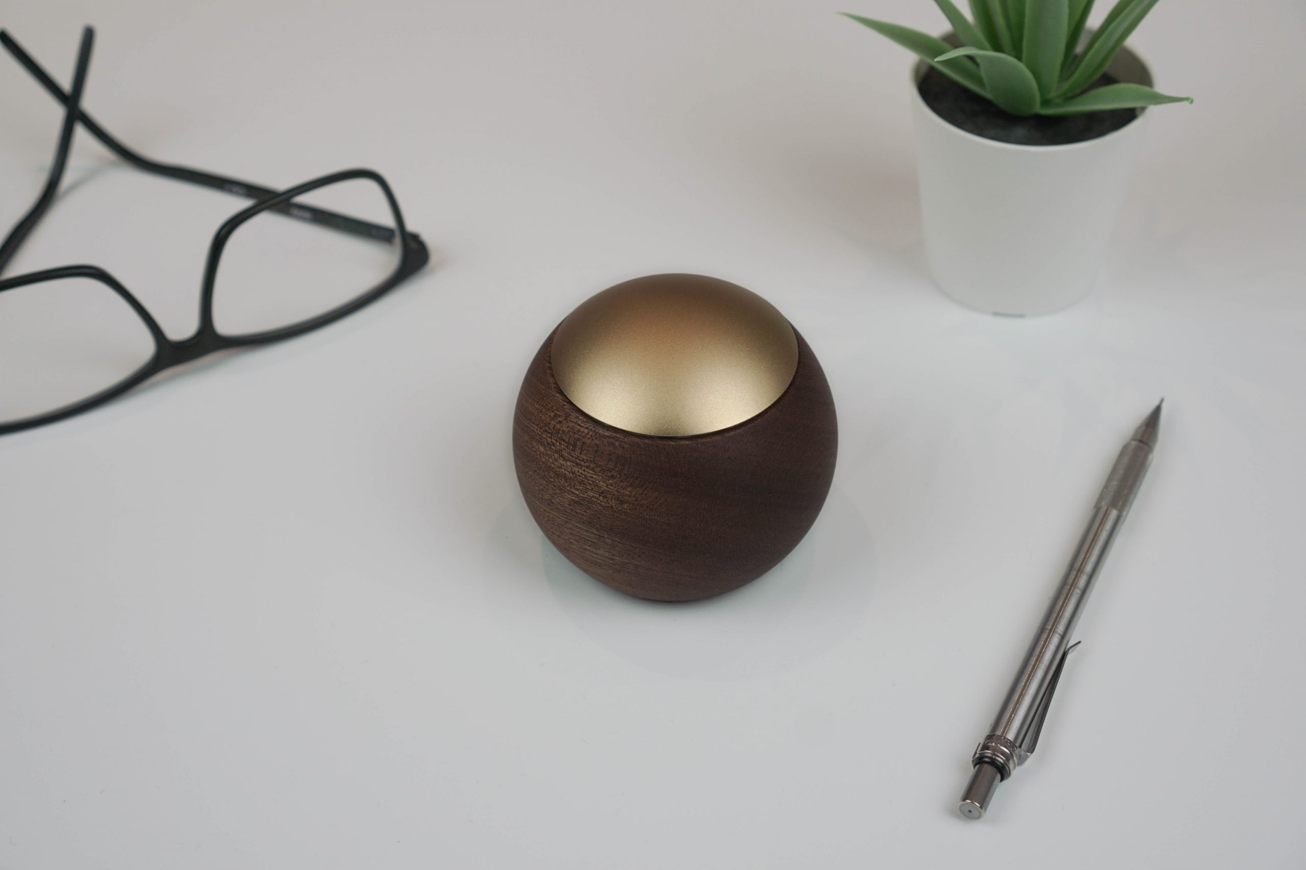 808708-Mahagoni-gold