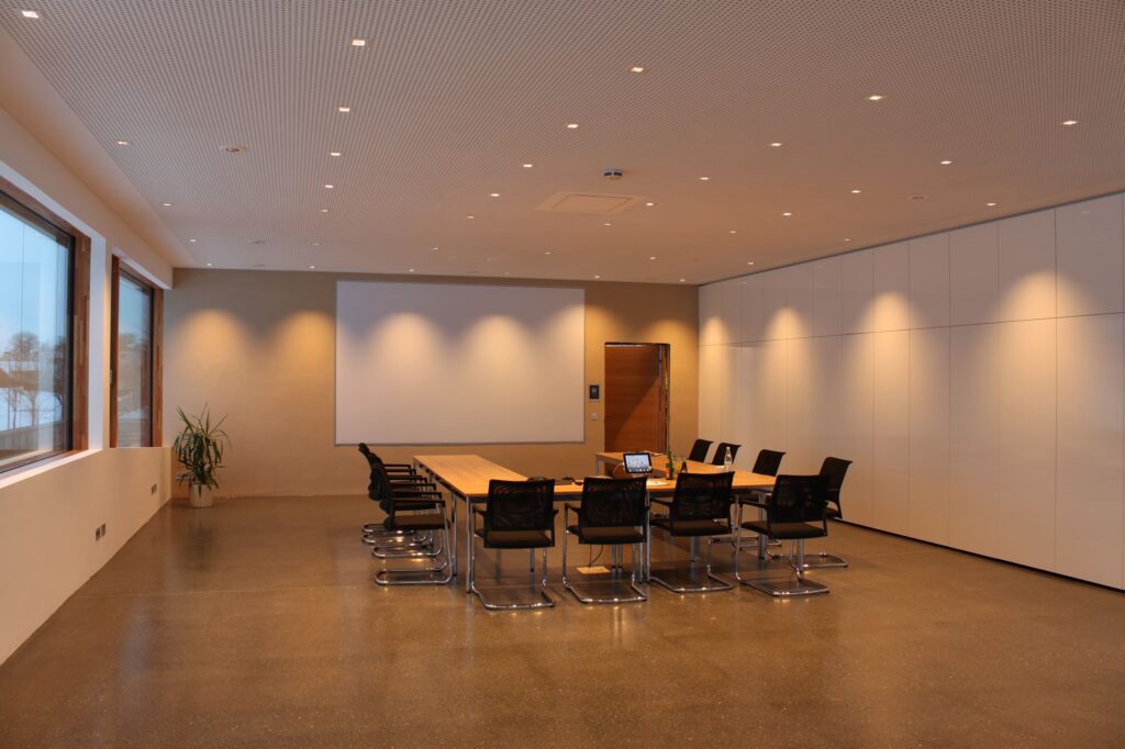 K-Fabius Recessed Luminaire 12.9W LED 1,250–1,350lm 60° 80°