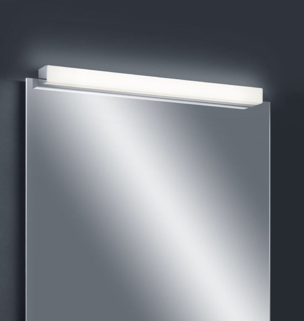 LADO_18-1812.04_Spiegelmontage-min-970x1024.jpg KITEO ONE LED Wandleuchte in Chrom mit blendfreiem Licht für Bad und Spiegel